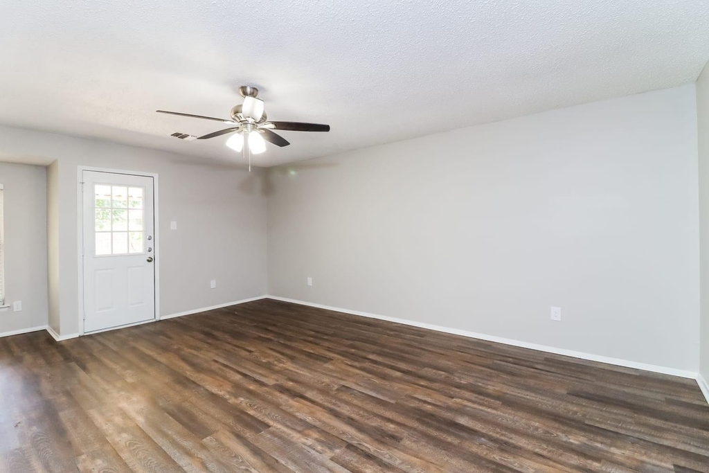 2212 W Oakdale Road - Photo 1