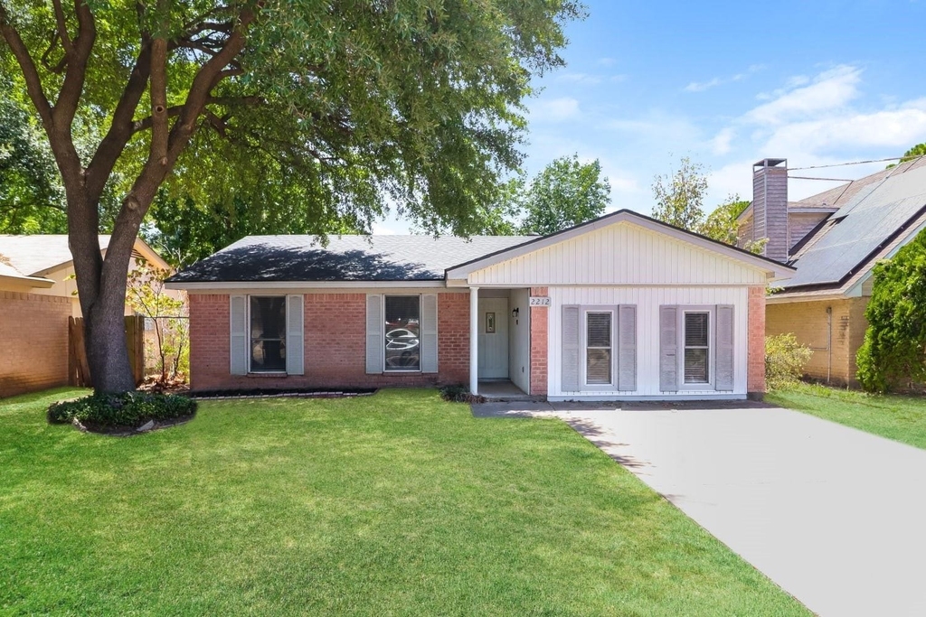2212 W Oakdale Road - Photo 0