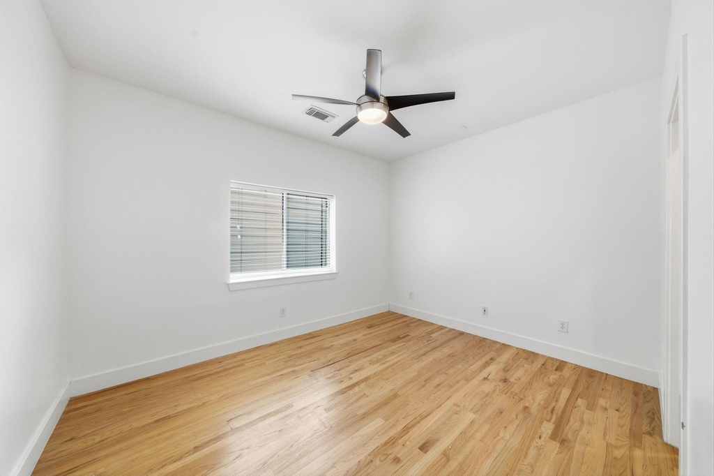 4314 Spencer Street - Photo 13