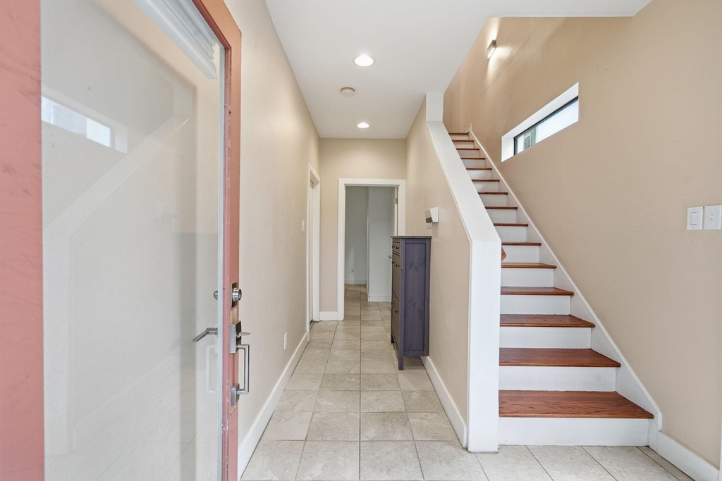 4314 Spencer Street - Photo 2