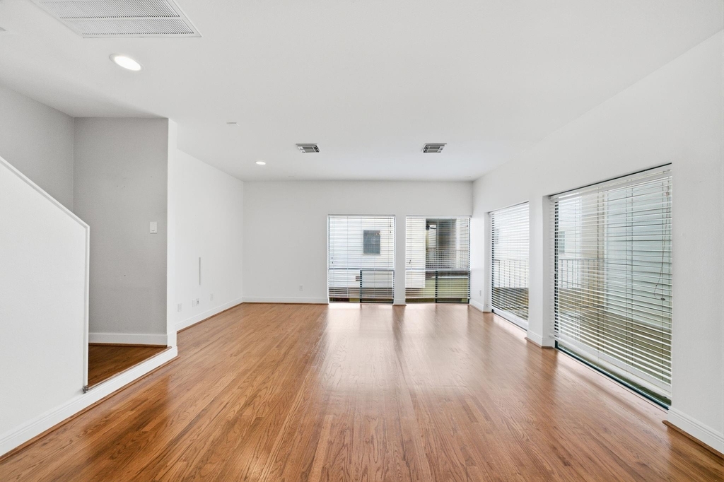 4314 Spencer Street - Photo 10