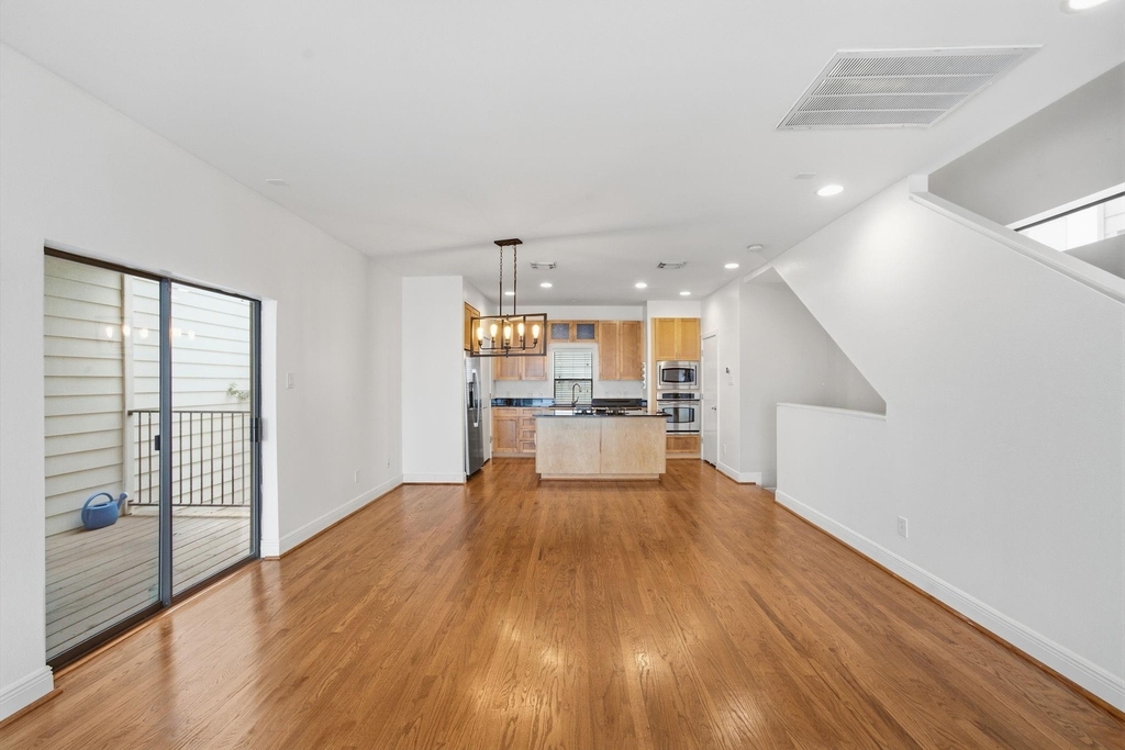 4314 Spencer Street - Photo 5