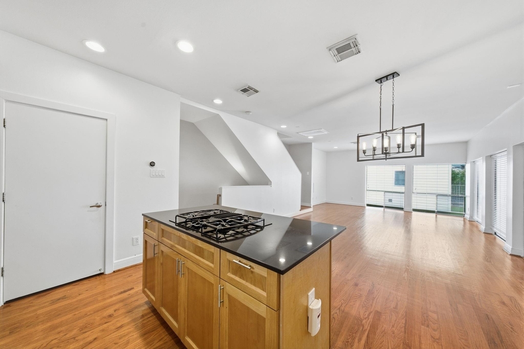 4314 Spencer Street - Photo 9