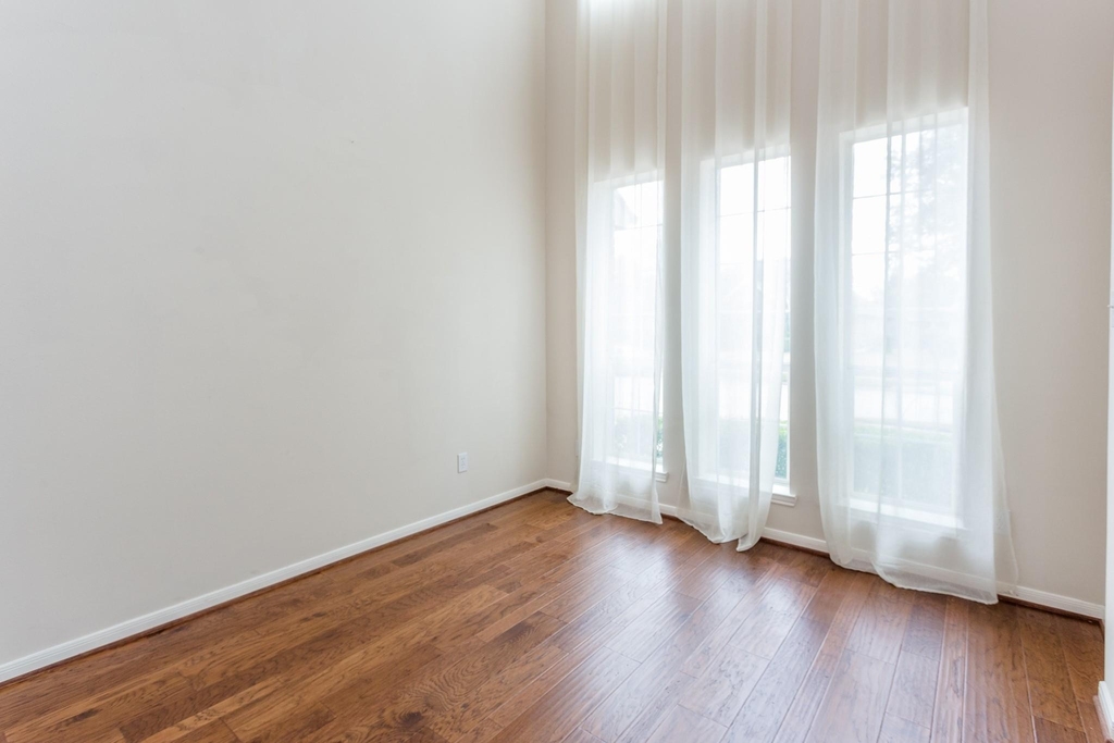 3107 Rosholt Drive - Photo 7