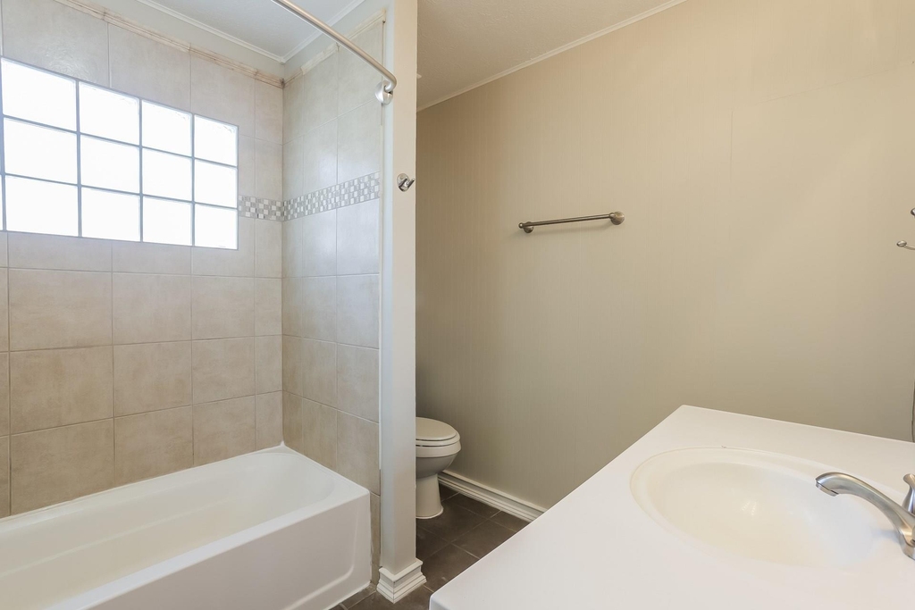 10318 Bushy Creek Drive - Photo 11