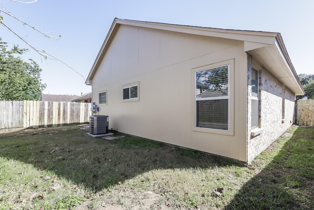 10318 Bushy Creek Drive - Photo 12