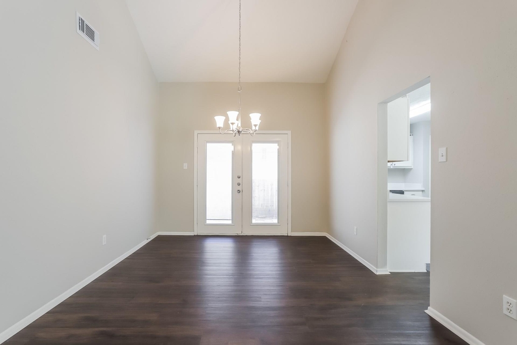 10318 Bushy Creek Drive - Photo 3