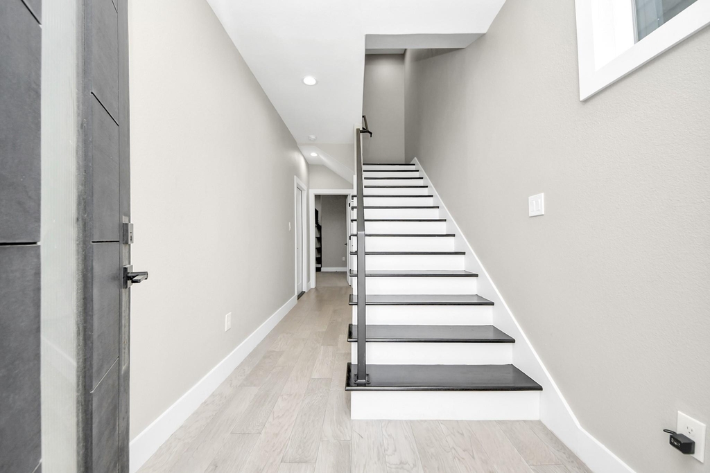 1805 Blodgett Street - Photo 3