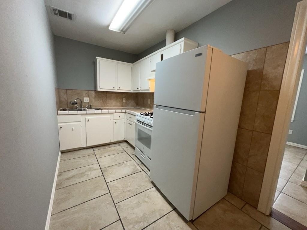 405 Johnson Street - Photo 4