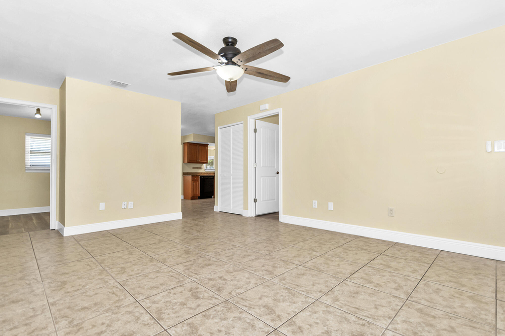 558 Oxford Avenue - Photo 11