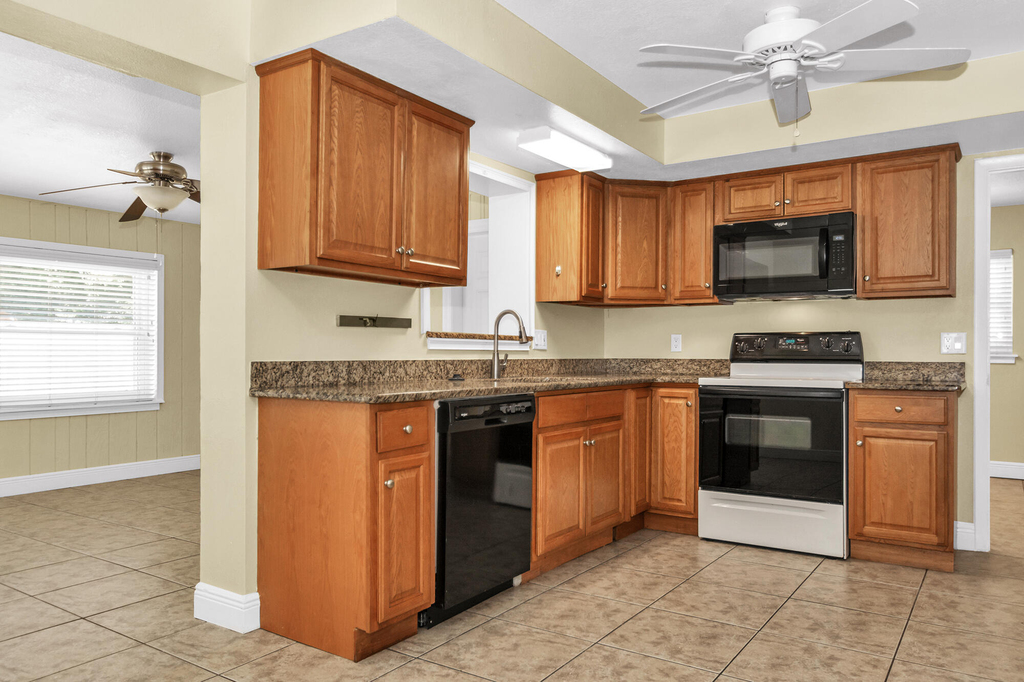 558 Oxford Avenue - Photo 18