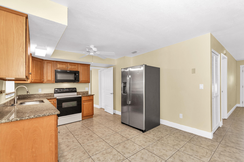 558 Oxford Avenue - Photo 16
