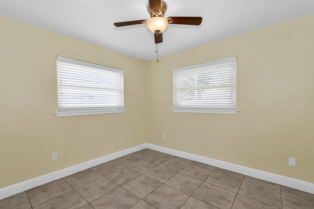 558 Oxford Avenue - Photo 23