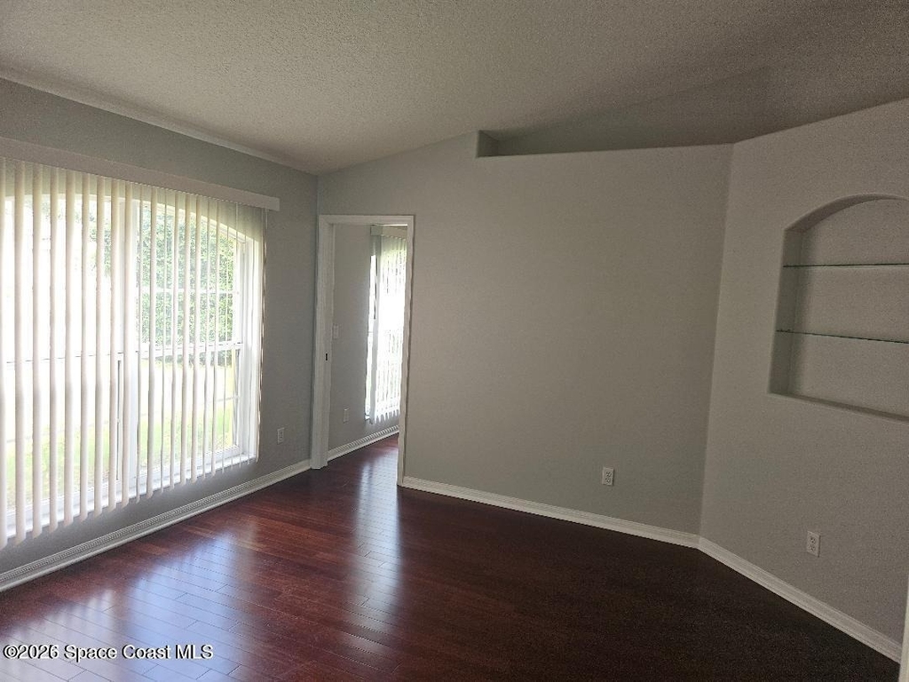 911 Wood Creek Drive - Photo 8