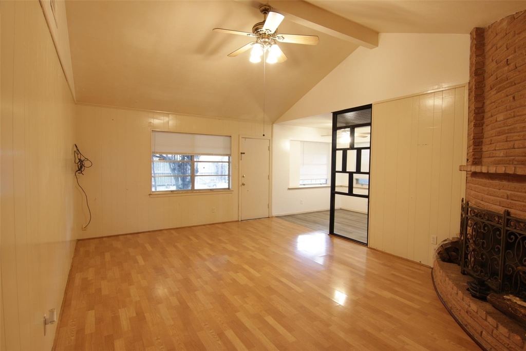 8419 Roos Road - Photo 7