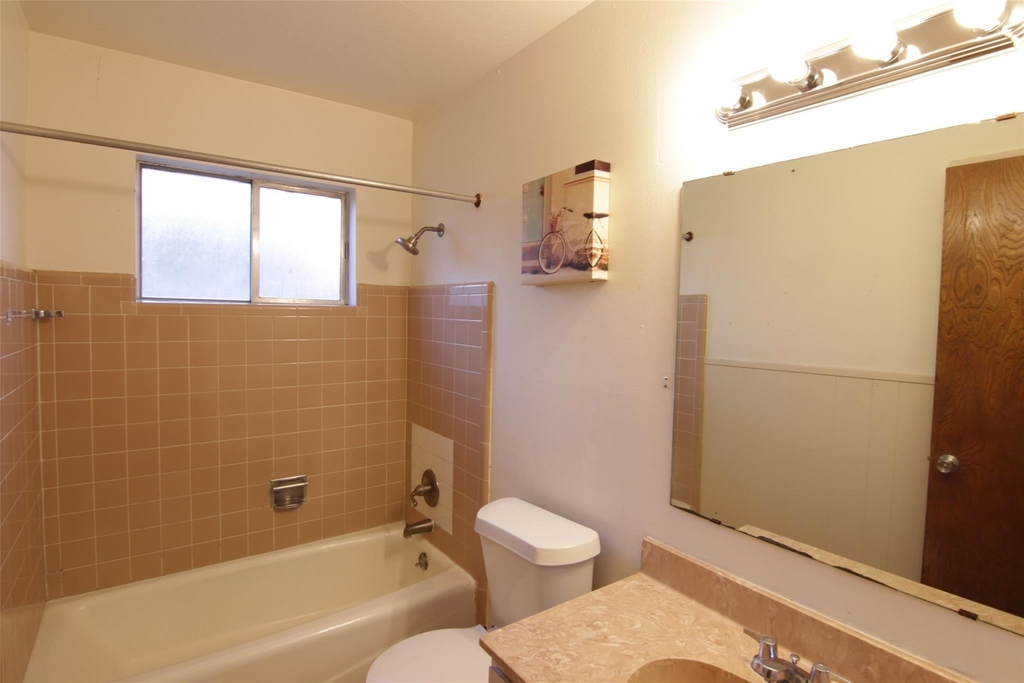 8419 Roos Road - Photo 16