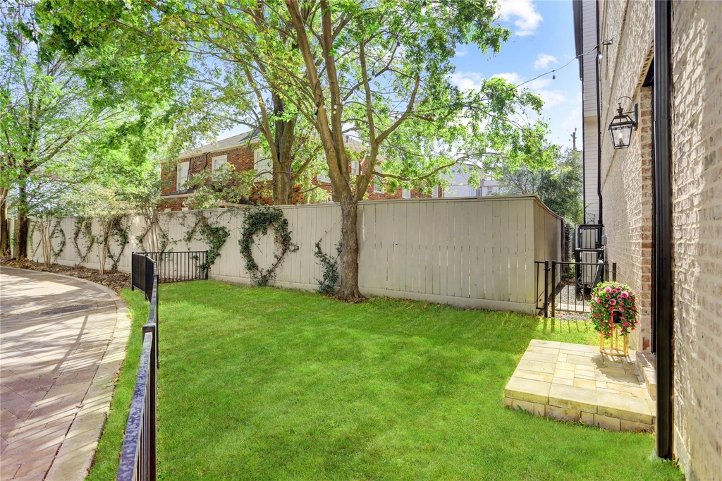 620 Delano Street - Photo 23