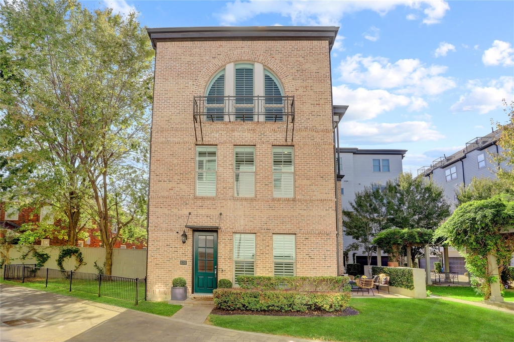 620 Delano Street - Photo 1