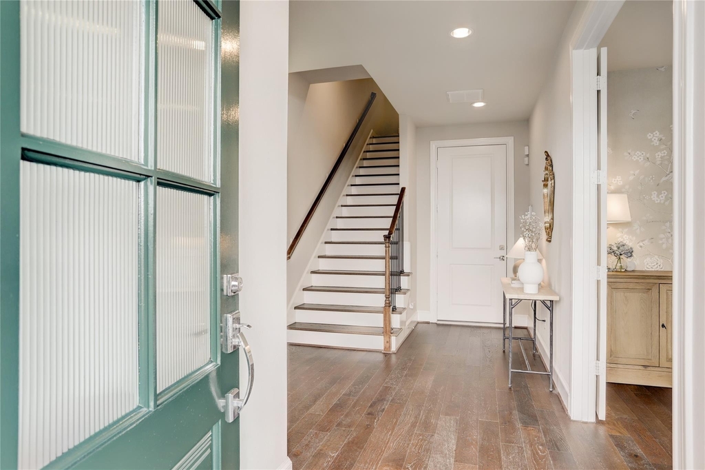 620 Delano Street - Photo 2