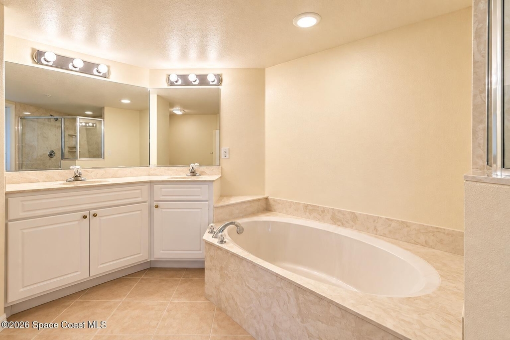 768 Lago Drive - Photo 4