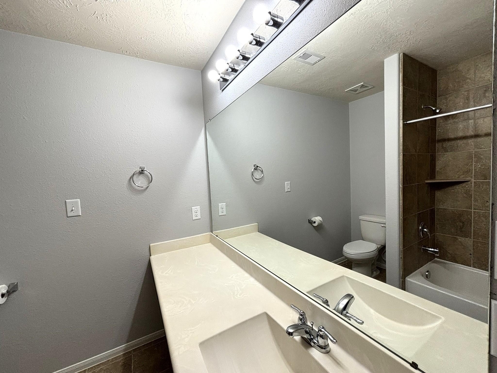 8415 Sunset Loch Drive - Photo 18