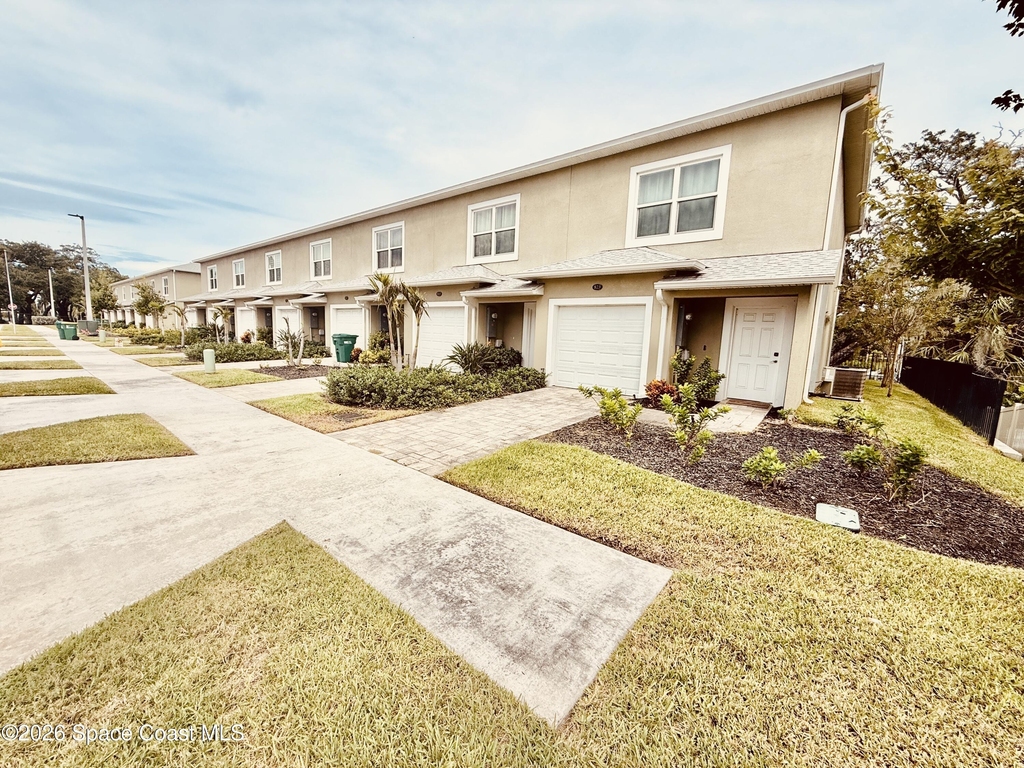 823 Paddleboard Court - Photo 1