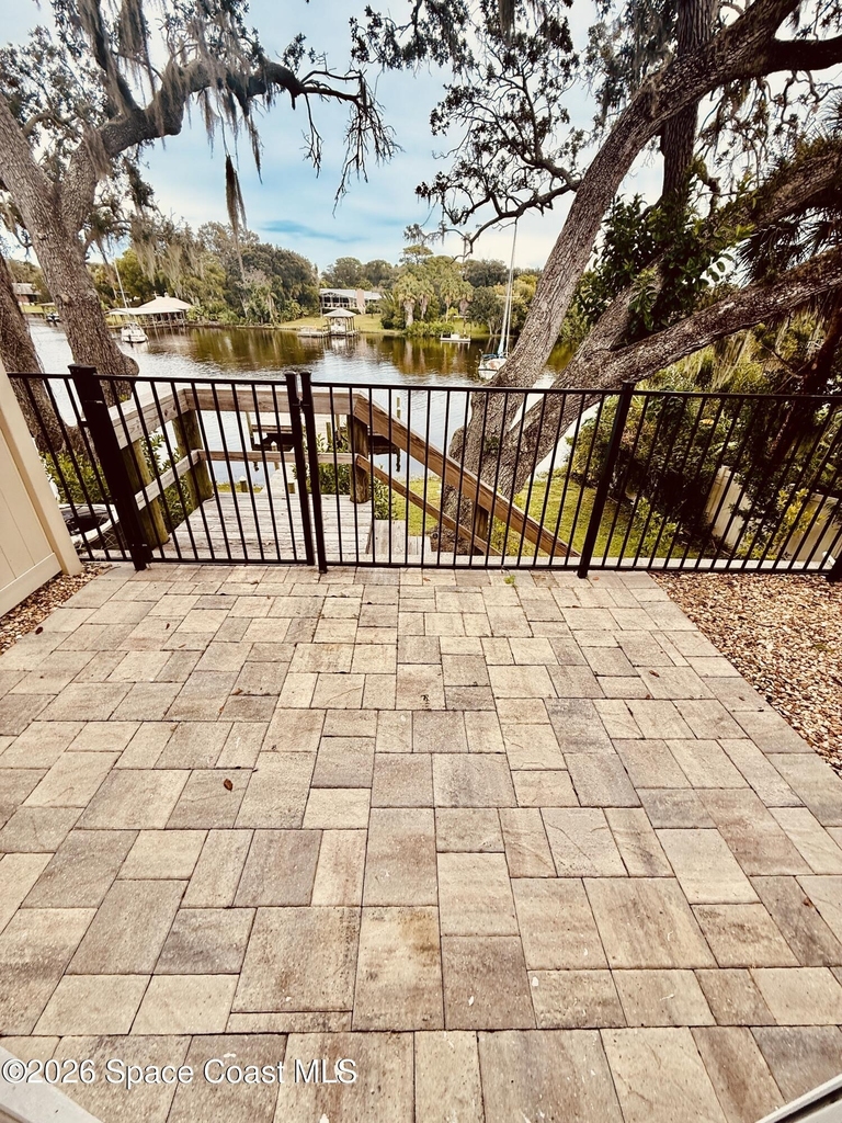 823 Paddleboard Court - Photo 18