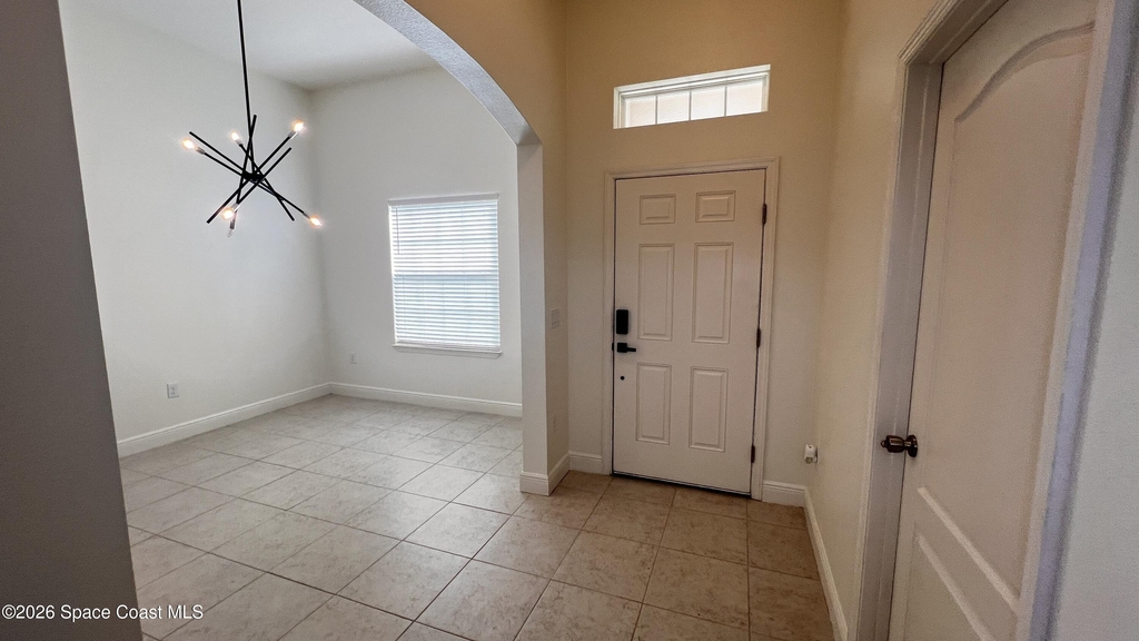 260 De Castro Avenue Se - Photo 3