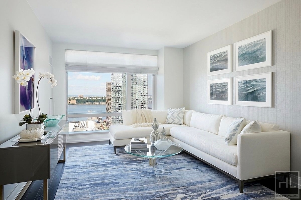 Tenth Avenue - Photo 1