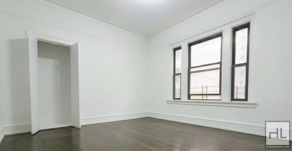 West 55 Street - Photo 2
