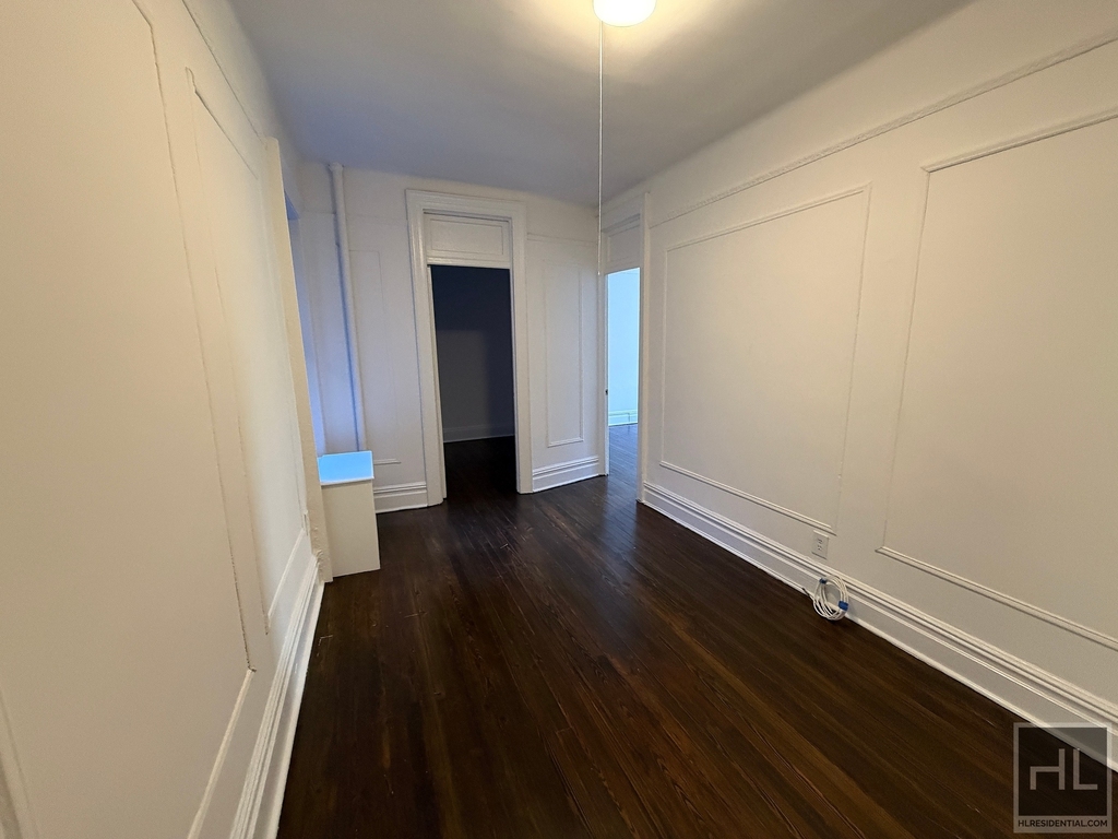 York Avenue - Photo 3