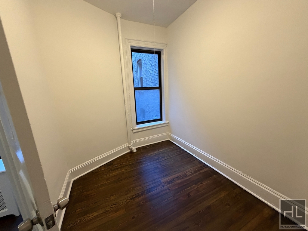 York Avenue - Photo 2
