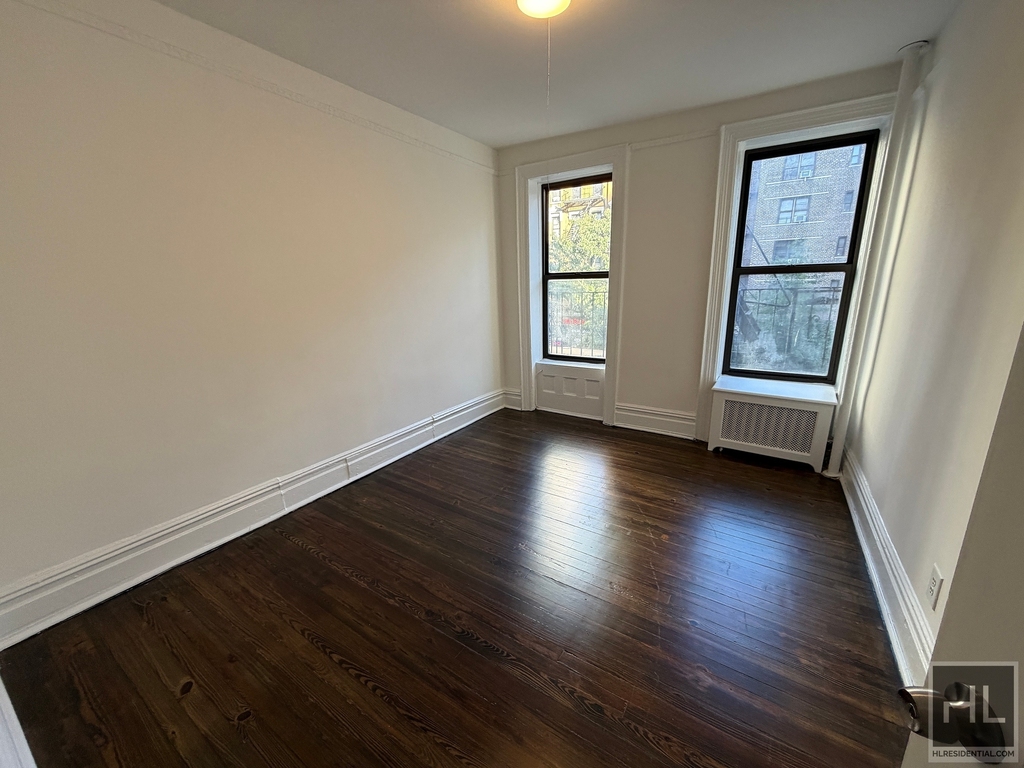 York Avenue - Photo 1