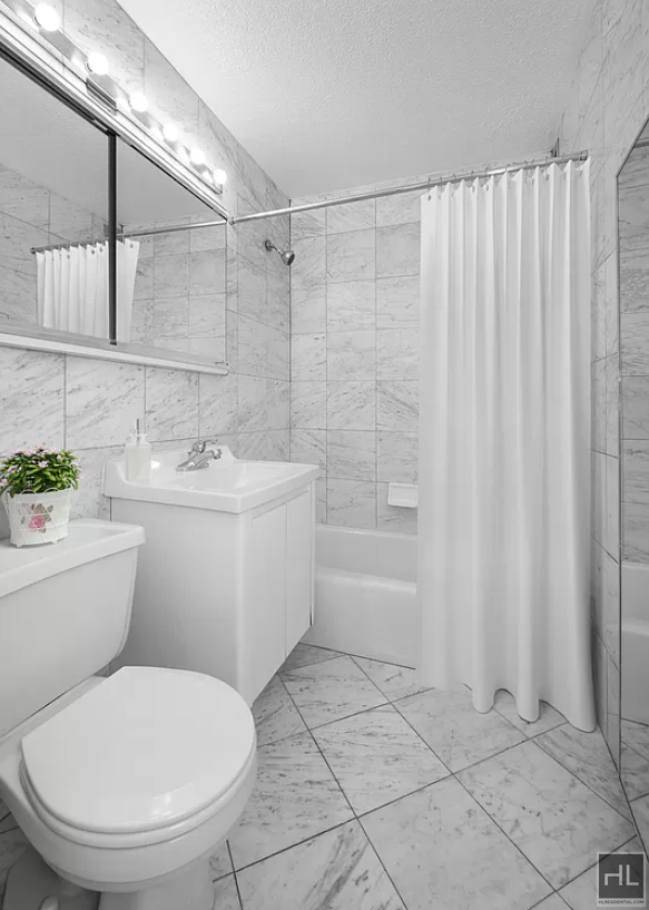 E 52nd St - Photo 2