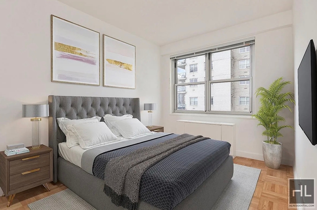 East 77th Street - Photo 4