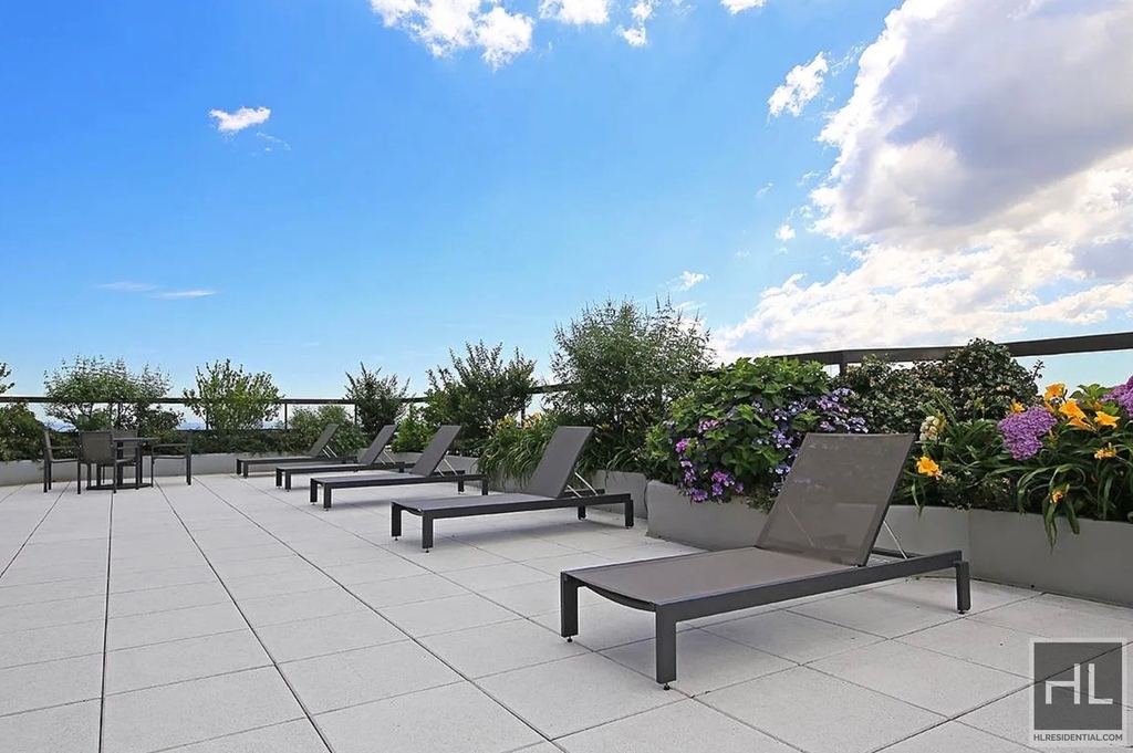 East 79th Street - Photo 10