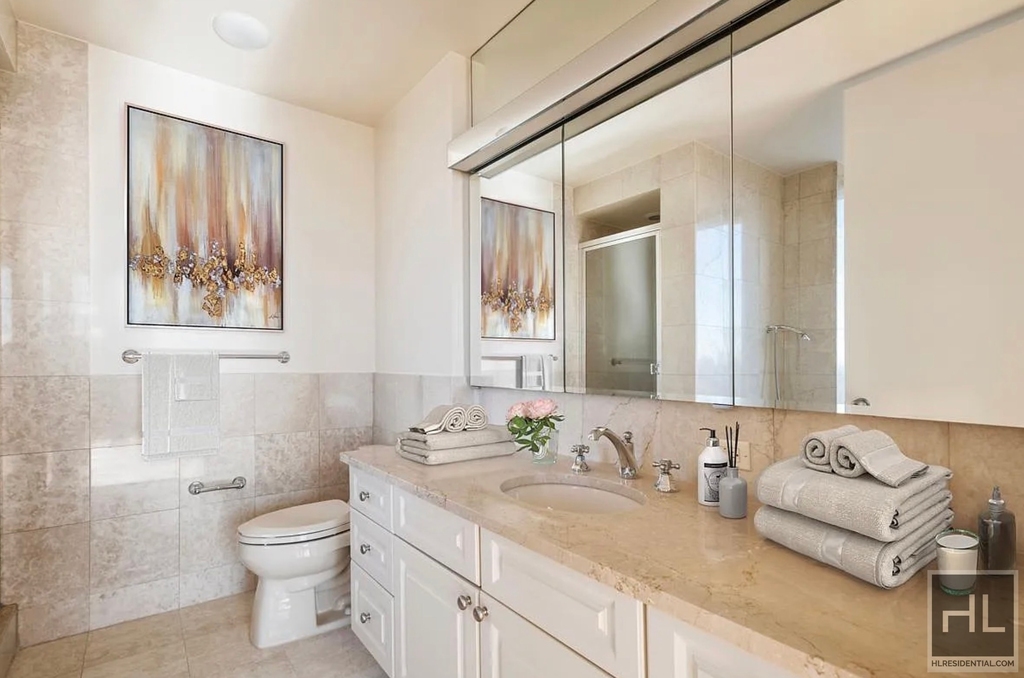 East 79th Street - Photo 4