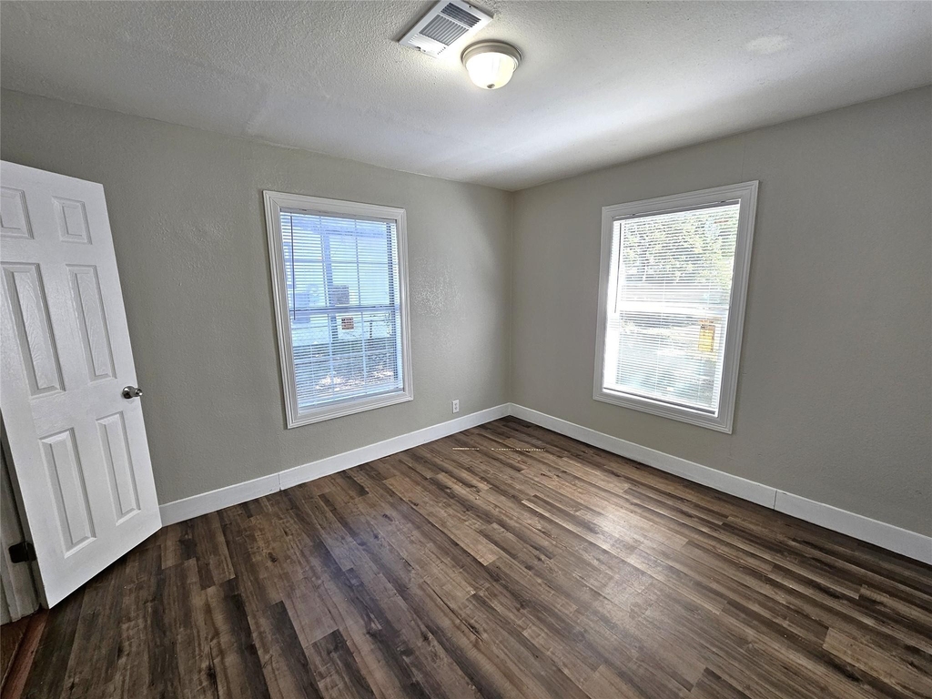 1521 4th Avenue N - Photo 5