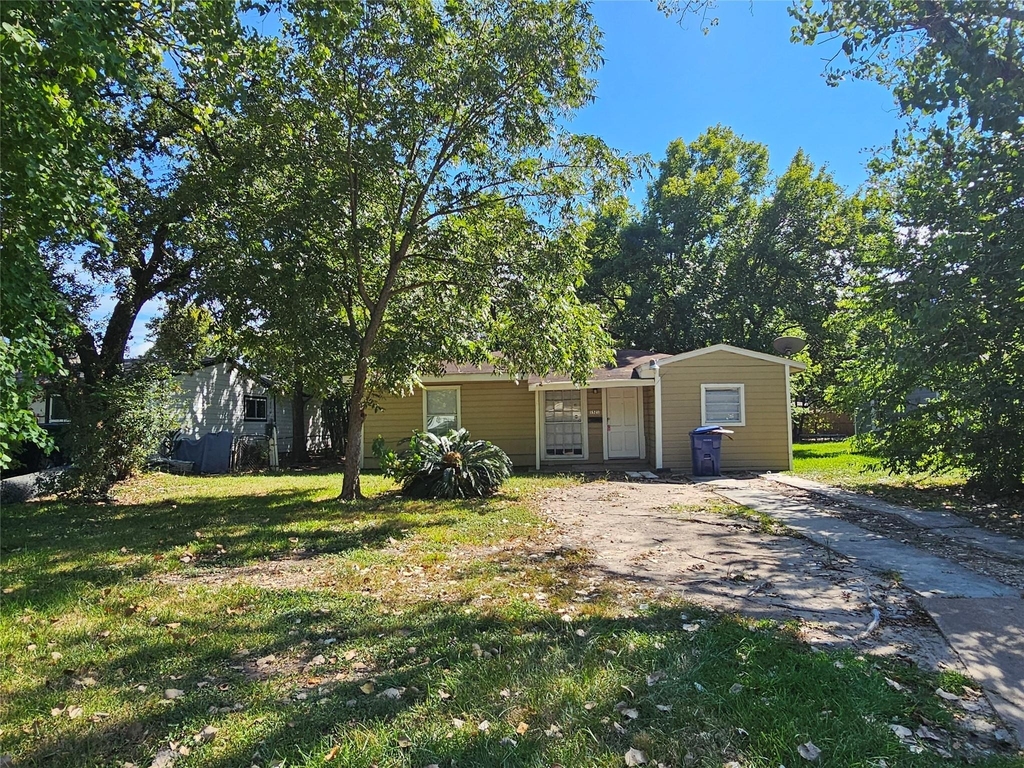 1521 4th Avenue N - Photo 2