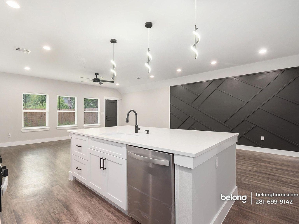 8119 Venus Street - Photo 2