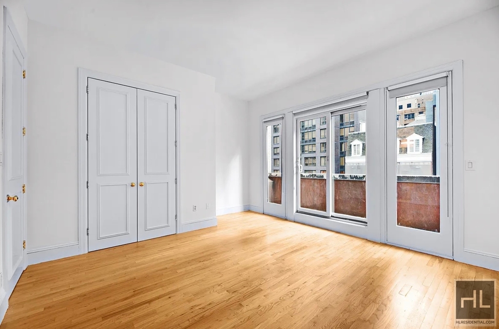 East 57 Street - Photo 2