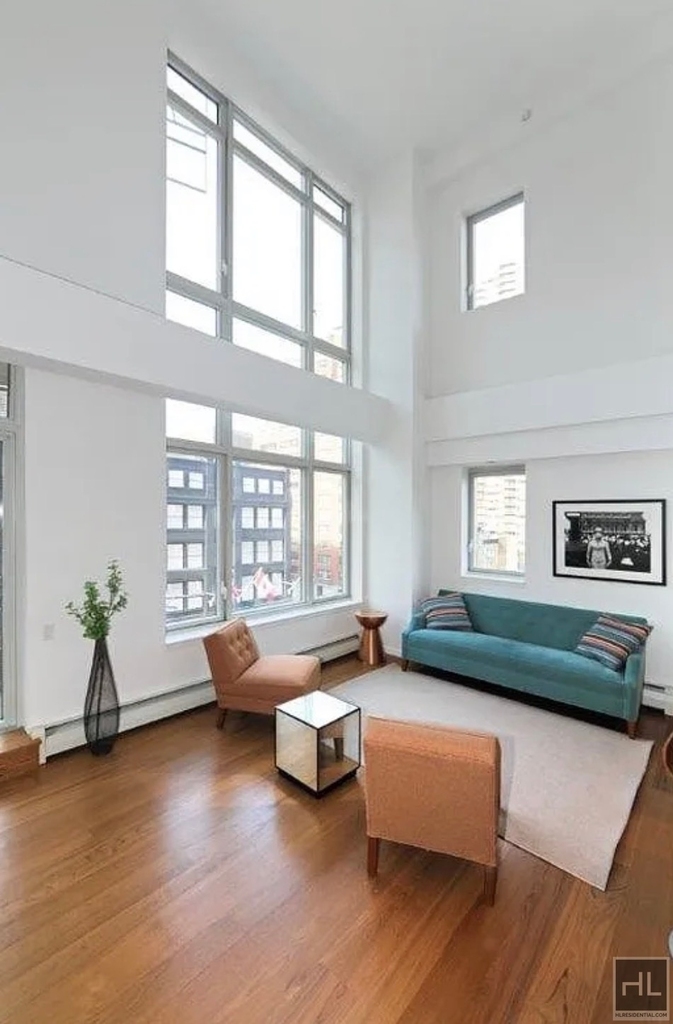 East 59 Street - Photo 3