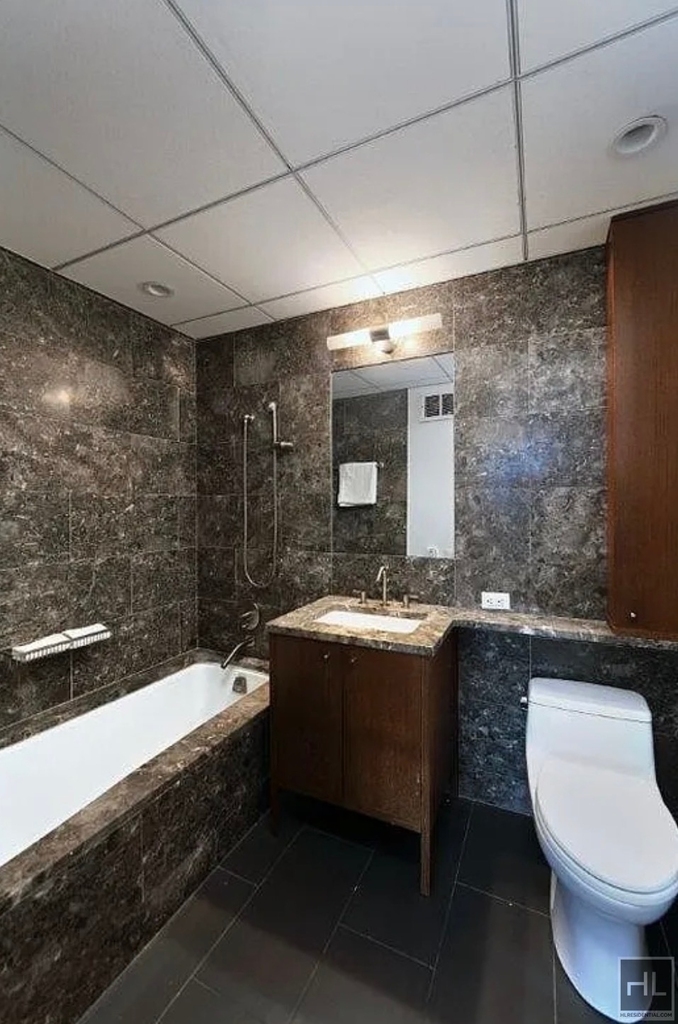 East 59 Street - Photo 8