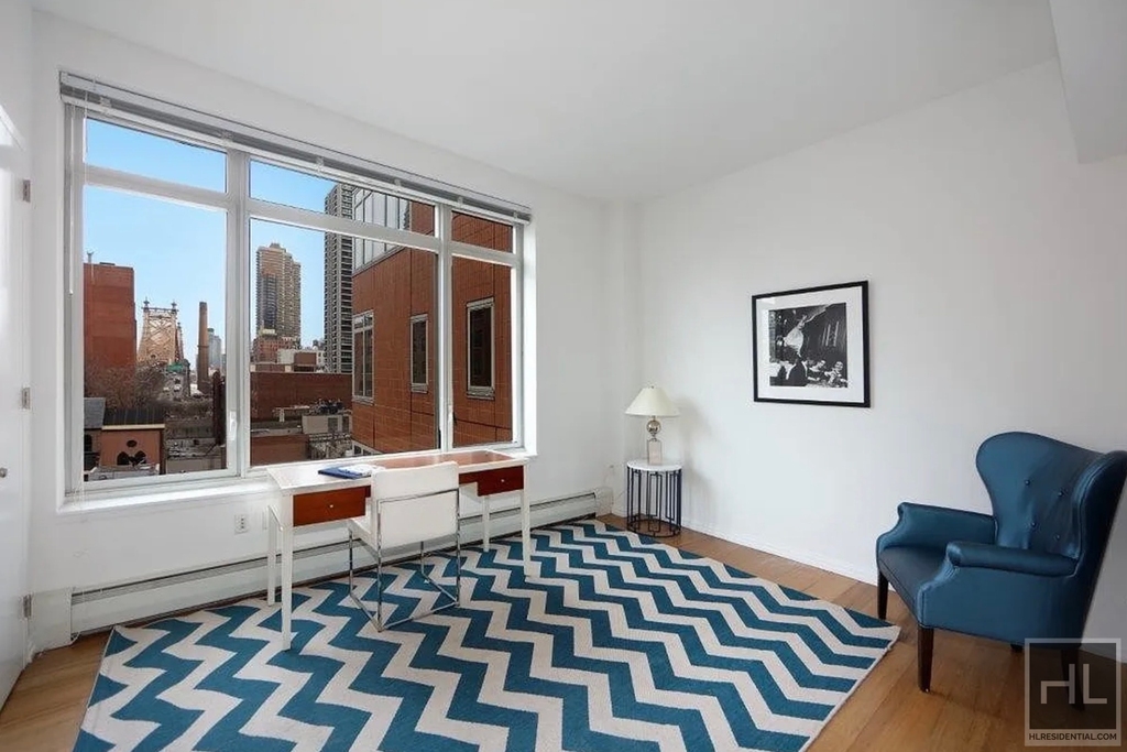 East 59 Street - Photo 5
