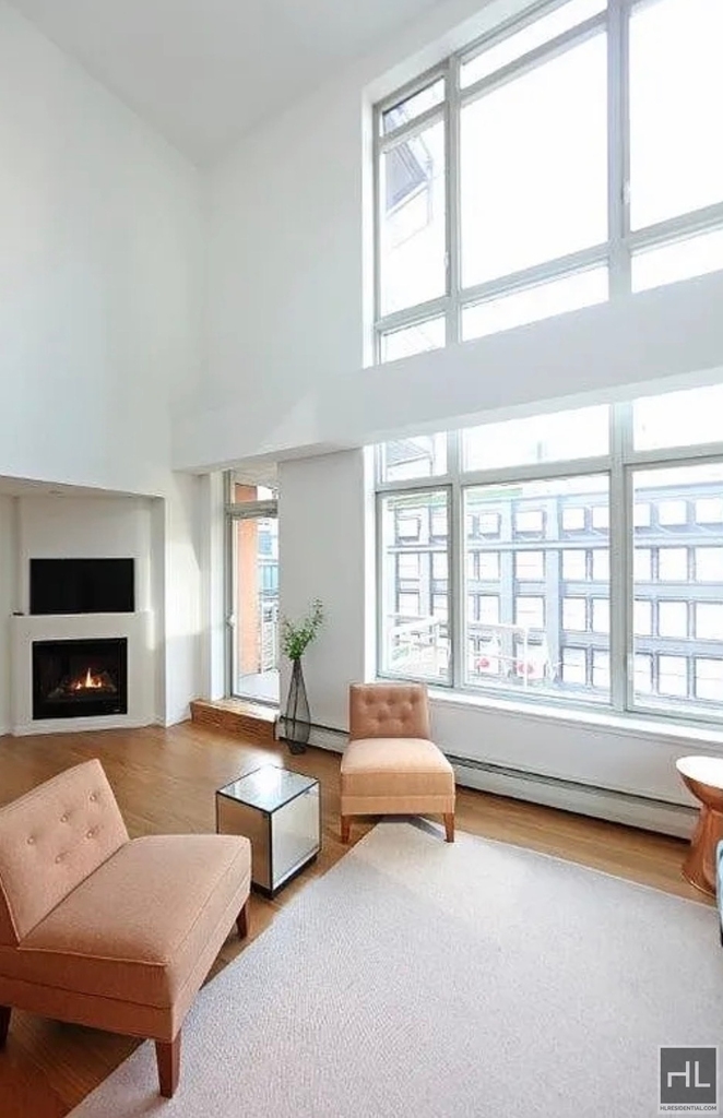 East 59 Street - Photo 4