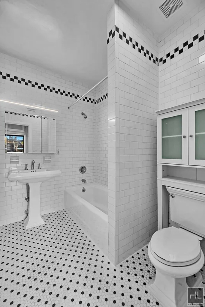 East 31 Street - Photo 6