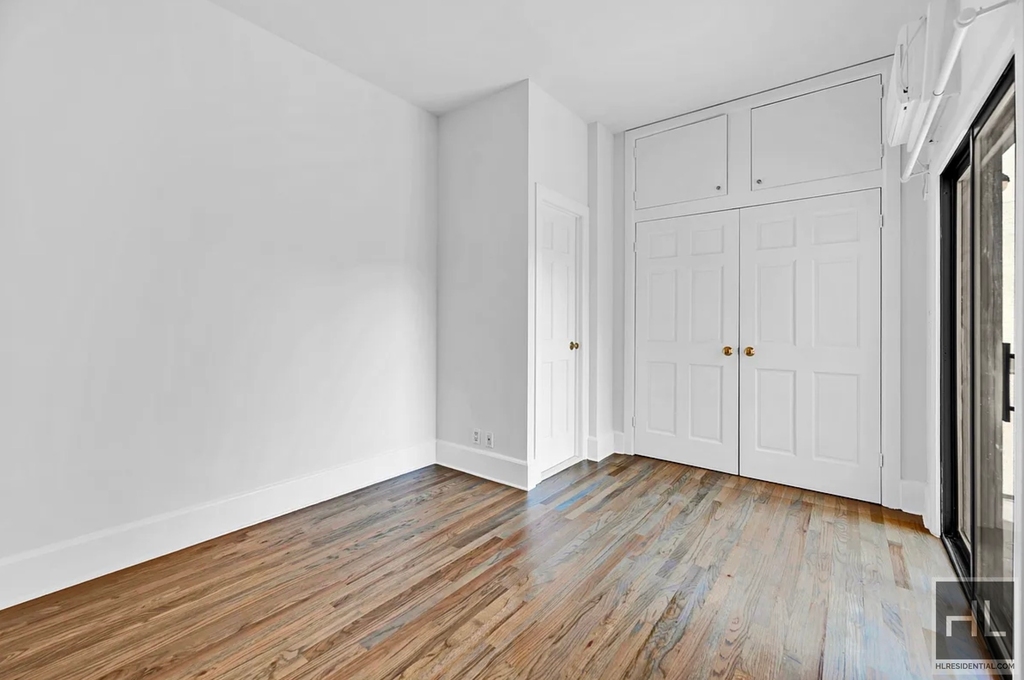 East 31 Street - Photo 5