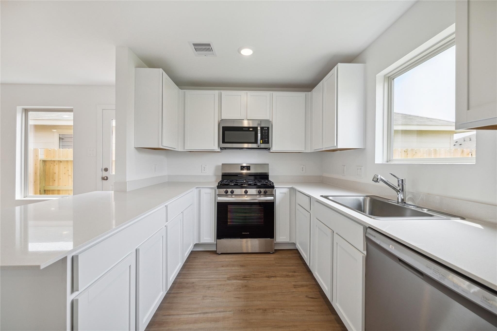 17747 Grove Hill Drive - Photo 5