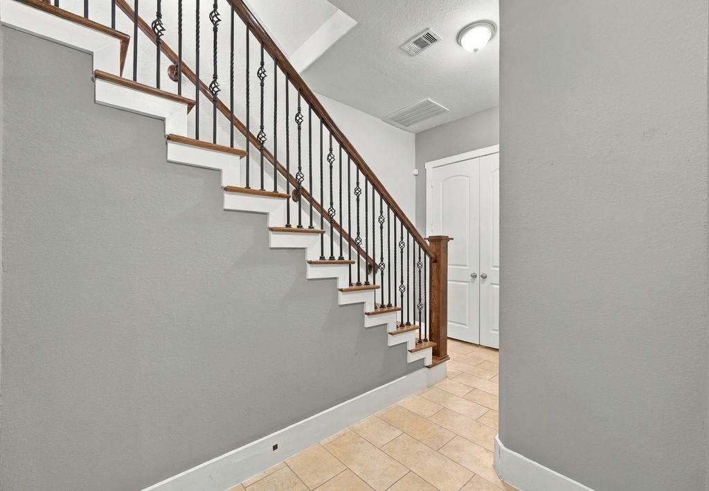 5833 Katy Street - Photo 2