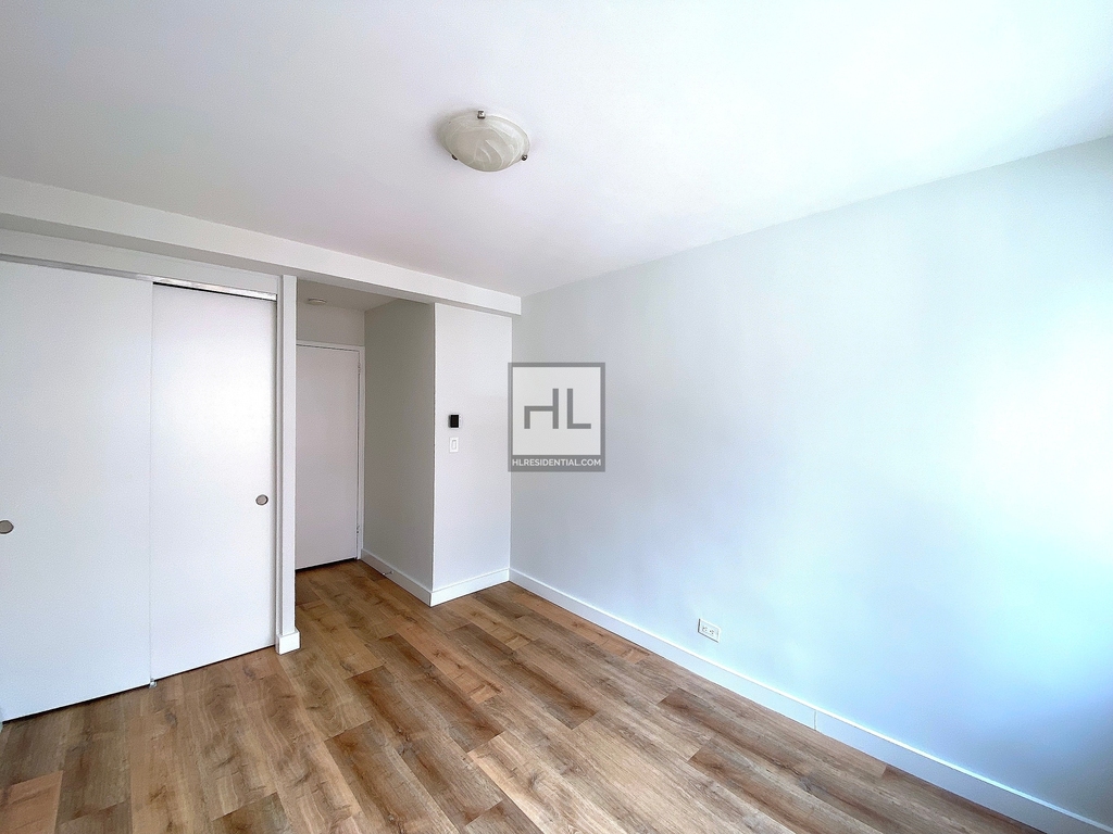 East 51 Street - Photo 3
